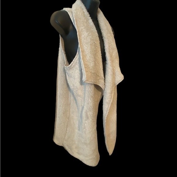 NWT Sherpa sleeveless waterfall vest ice grey, bohemian, boho sweater vest Small - Picture 4 of 9